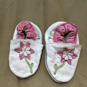 MiniStar Pink and Green Floral Leather Crib Shoes Size 6-12 Months